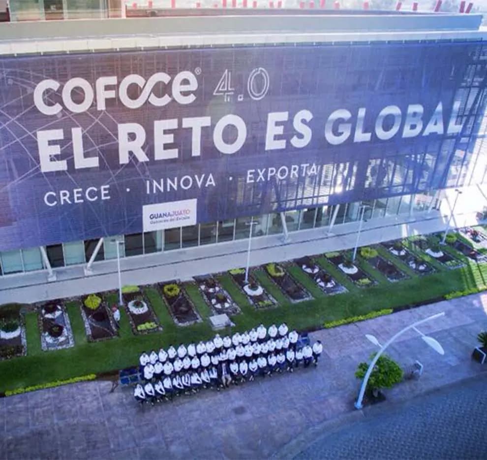 COFOCE facilities in Guanajuato, with the message El reto es global